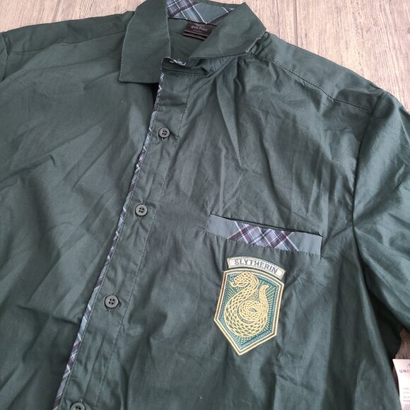 Harry Potter Hufflepuff Universal Studios Men’s Button-Up Shirt green Size M NEW - Picture 3 of 11